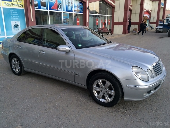Mercedes E 270 2003, 305,000 km - 2.7 l - Xudat