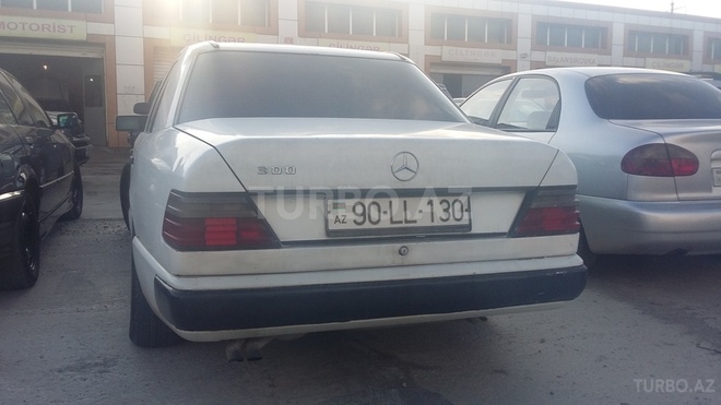 Mercedes E 300 1986, 324,988 km - 3.0 l - Bakı