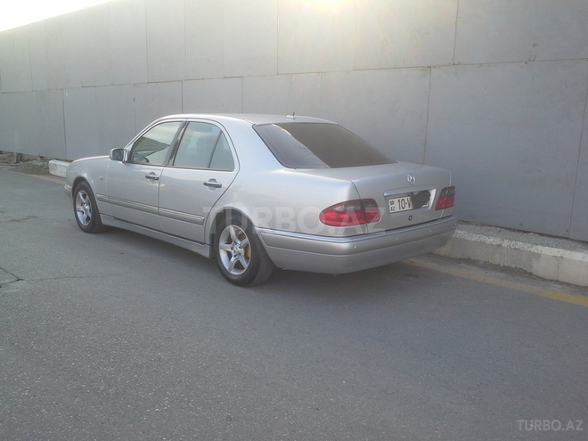 Mercedes E 240 1999, 235,707 km - 2.4 l - Bakı