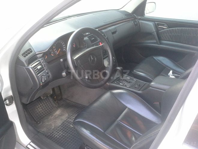 Mercedes E 240 1999, 235,707 km - 2.4 l - Bakı