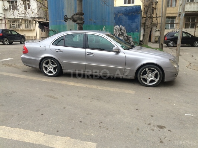 Mercedes E 220 2005, 223,000 km - 2.2 l - Bakı