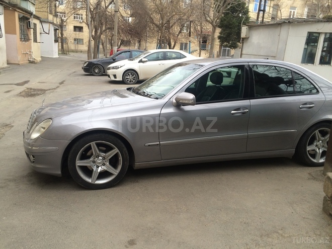 Mercedes E 220 2005, 223,000 km - 2.2 l - Bakı