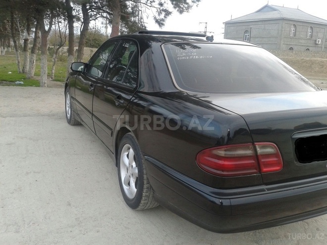 Mercedes E 220 2002, 195,000 km - 2.2 l - Xırdalan