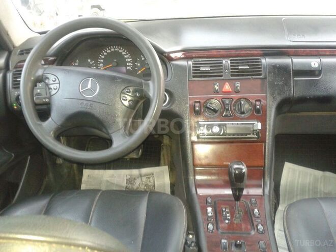 Mercedes E 220 2002, 195,000 km - 2.2 l - Xırdalan