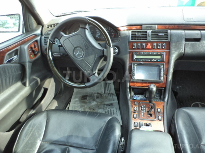 Mercedes E 320 1999, 207,000 km - 3.2 l - Bakı