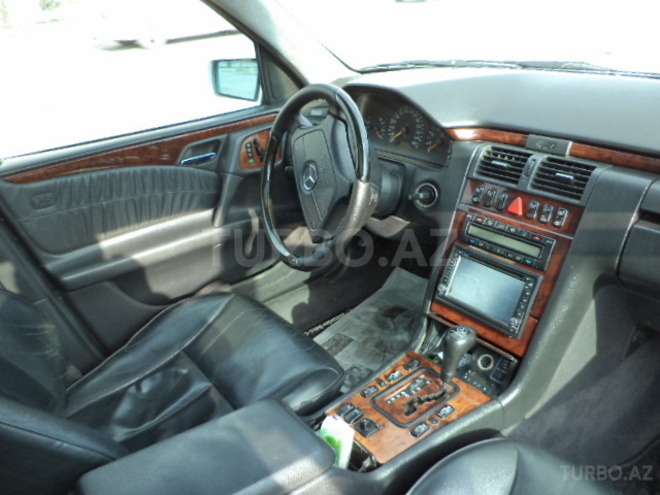 Mercedes E 320 1999, 207,000 km - 3.2 l - Bakı