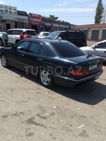 Mercedes E 240 2000, 245,200 km - 0.3 l - Bakı