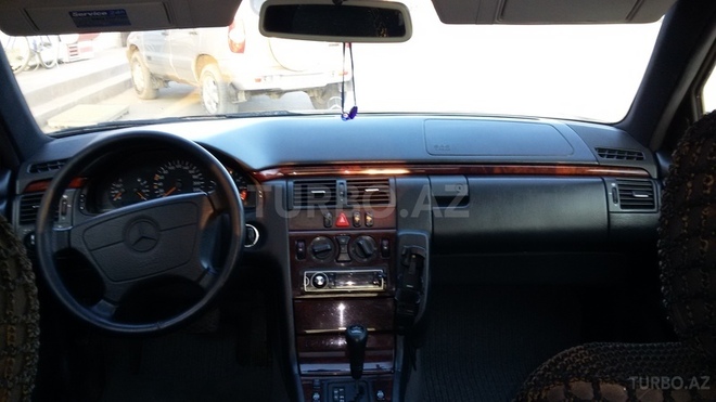 Mercedes E 220 1998, 120,000 km - 2.2 l - Şabran