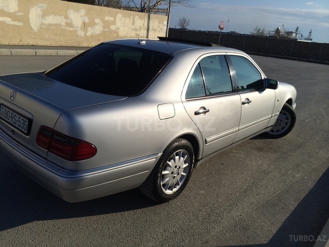 Mercedes E 240 1998, 240,000 km - 2.4 л - Bakı