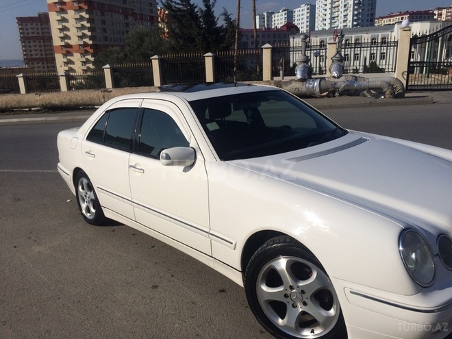 Mercedes E 240 2001, 107,000 km - 2.6 л - Bakı