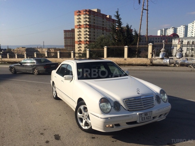 Mercedes E 240 2001, 107,000 km - 2.6 л - Bakı