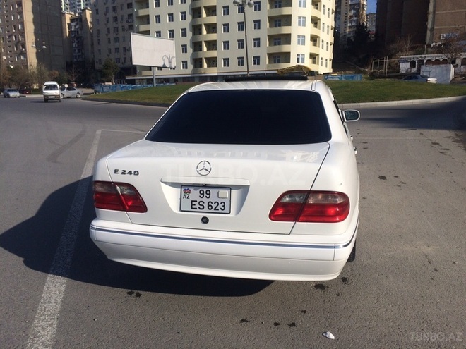 Mercedes E 240 2001, 107,000 km - 2.6 л - Bakı