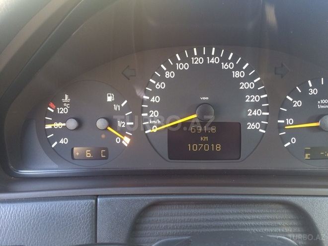 Mercedes E 240 2001, 107,000 km - 2.6 л - Bakı