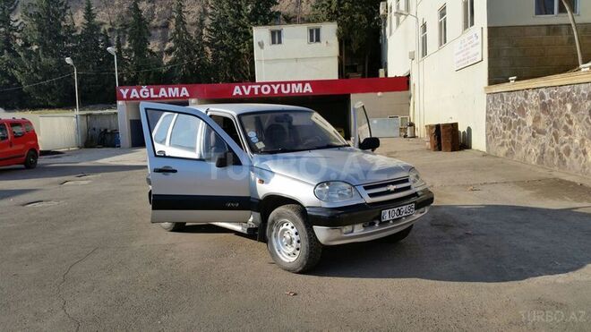Chevrolet Niva 2005, 197,000 km - 1.7 л - Tovuz