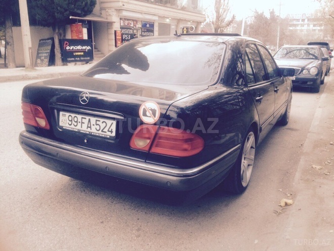 Mercedes E 230 1999, 260,000 km - 2.4 л - Bakı