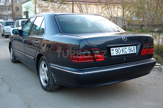 Mercedes E 220 1999, 265,500 km - 2.2 l - Bakı