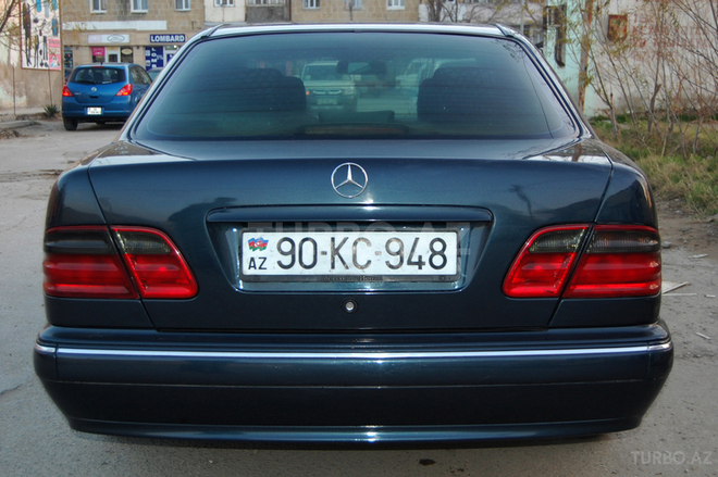 Mercedes E 220 1999, 265,500 km - 2.2 l - Bakı