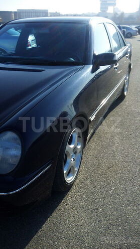 Mercedes E 240 2000, 15,600 km - 2.6 l - Bakı