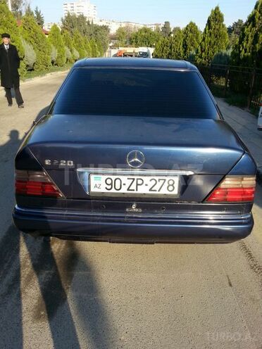 Mercedes E 220 1995, 317,000 km - 2.2 л - Bakı