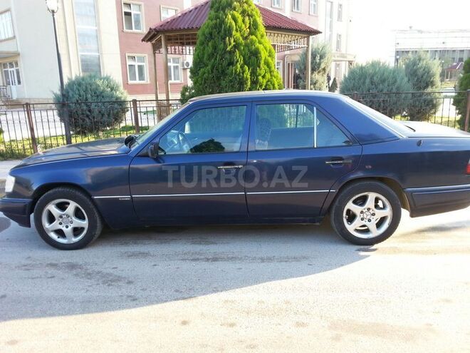 Mercedes E 220 1995, 317,000 km - 2.2 л - Bakı