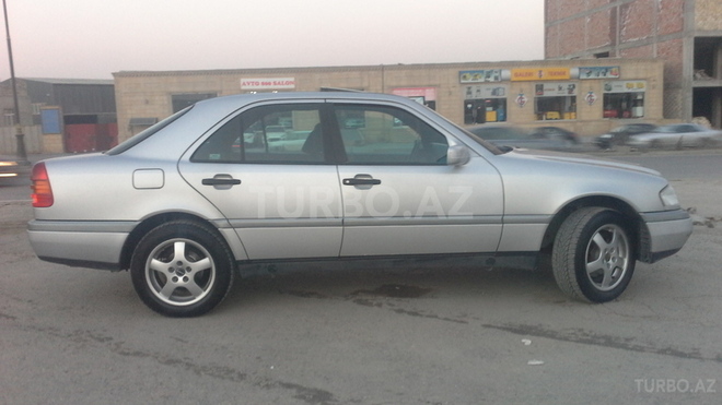 Mercedes C 220 1995, 290,000 km - 2.2 l - Bakı