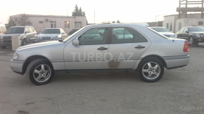 Mercedes C 220 1995, 290,000 km - 2.2 l - Bakı