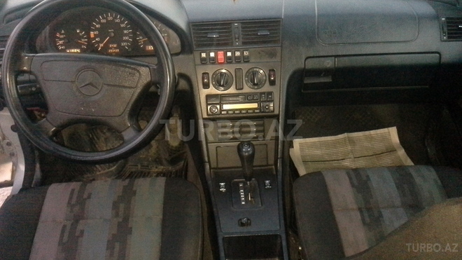 Mercedes C 220 1995, 290,000 km - 2.2 l - Bakı
