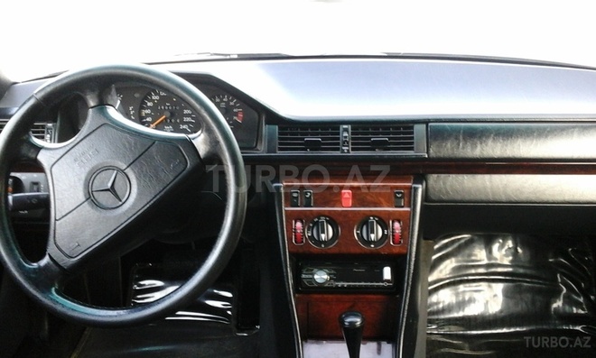 Mercedes E 200 1995, 269,000 km - 2.0 l - Sumqayıt