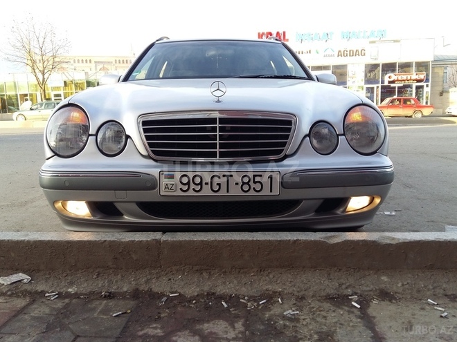 Mercedes E 220 2001, 246,000 km - 2.2 л - Quba