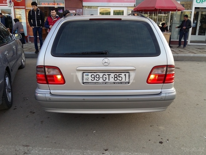 Mercedes E 220 2001, 246,000 km - 2.2 л - Quba