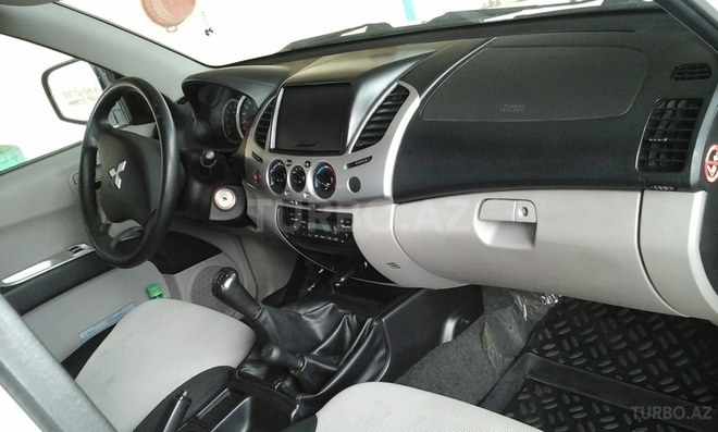 Mitsubishi L200 2013, 89,000 km - 2.5 l - Bakı