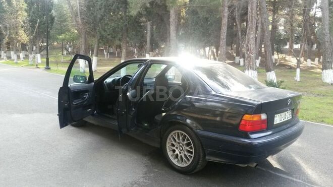 BMW 318 1994, 165,000 km - 2.0 l - Sumqayıt