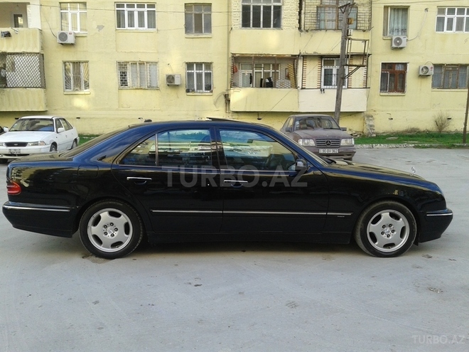 Mercedes E 220 2000, 231,000 km - 2.2 l - Bakı