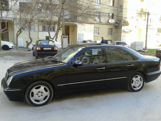 Mercedes E 220 2000, 231,000 km - 2.2 l - Bakı