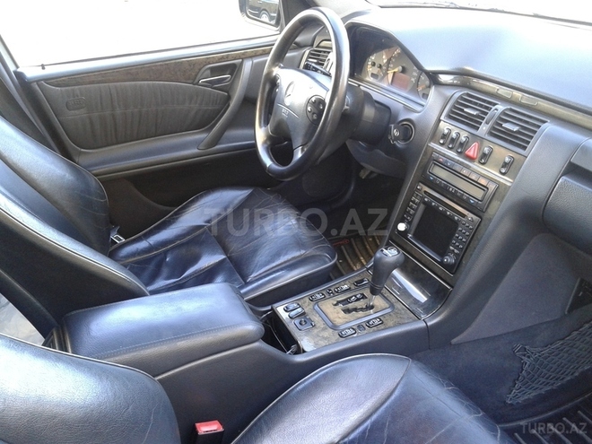 Mercedes E 220 2000, 231,000 km - 2.2 l - Bakı