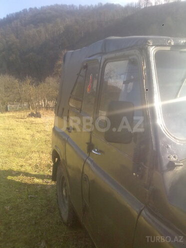 UAZ 469 1995, 300,000 km - 2.4 l - Astara
