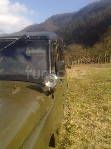 UAZ 469 1995, 300,000 km - 2.4 l - Astara