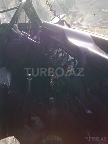 UAZ 469 1995, 300,000 km - 2.4 l - Astara