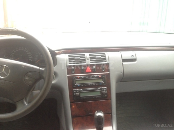 Mercedes E 260 2000, 281,000 km - 2.6 l - Bakı