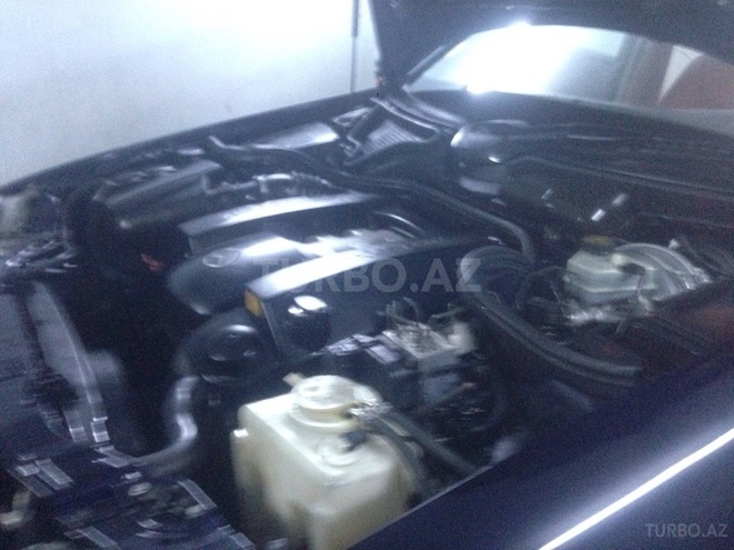 Mercedes E 260 2000, 281,000 km - 2.6 l - Bakı
