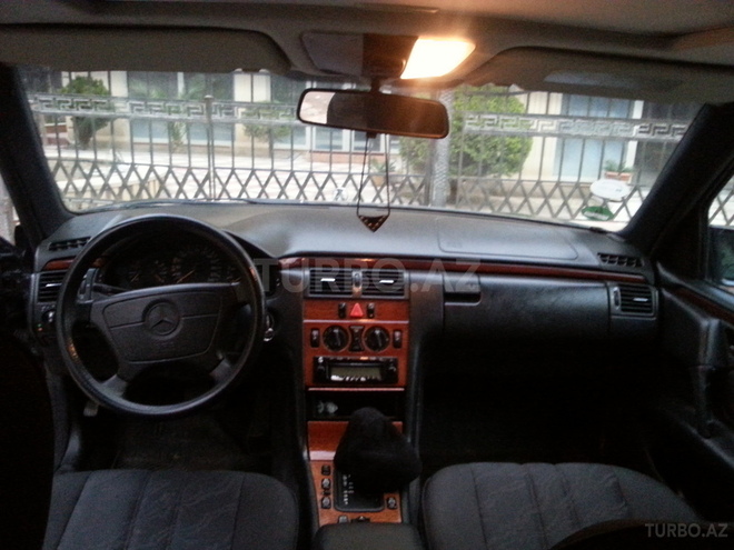 Mercedes E 230 1997, 209,000 km - 2.3 л - Bakı
