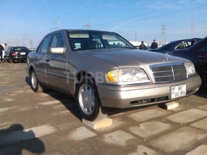 Mercedes C 220 1996, 136,000 km - 2.2 l - Sumqayıt