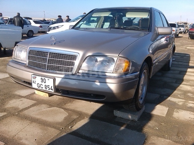 Mercedes C 220 1996, 136,000 km - 2.2 l - Sumqayıt