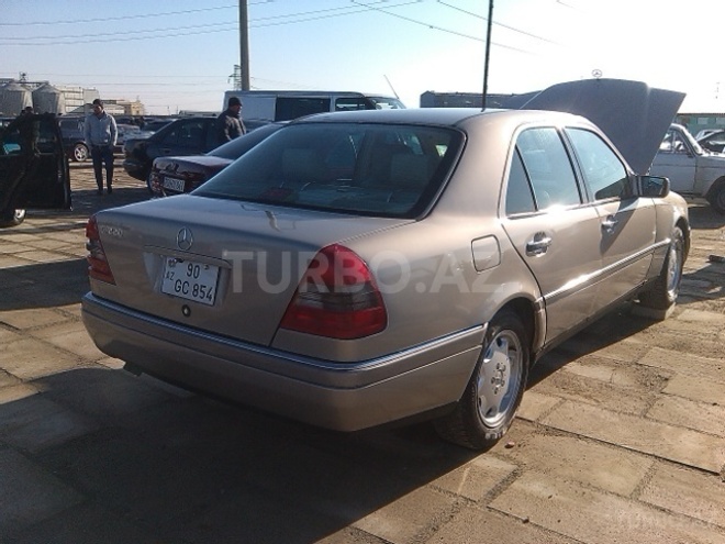 Mercedes C 220 1996, 136,000 km - 2.2 l - Sumqayıt