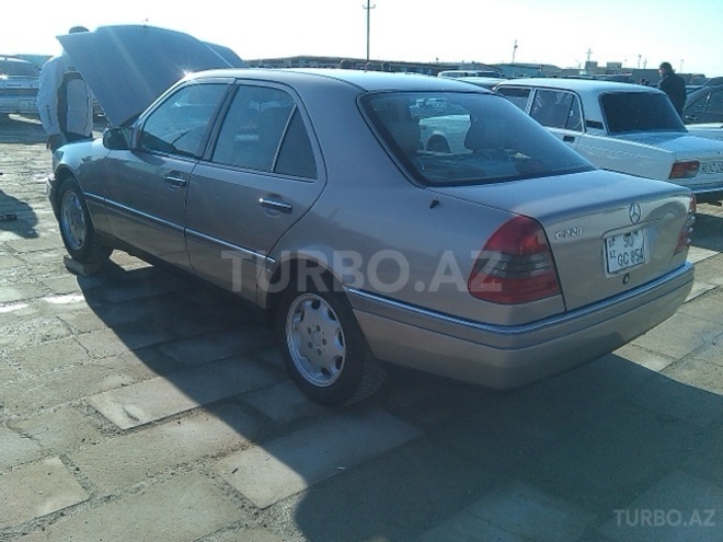 Mercedes C 220 1996, 136,000 km - 2.2 l - Sumqayıt