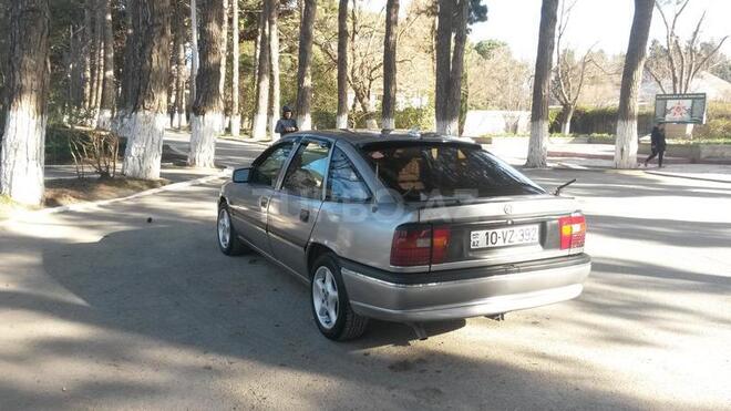 Opel Vectra 1992, 150,000 km - 1.8 l - Sumqayıt