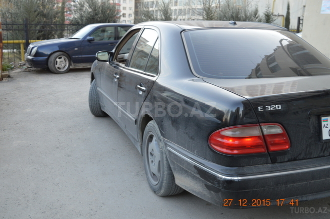 Mercedes E 320 2001, 370,000 km - 3.2 л - Bakı