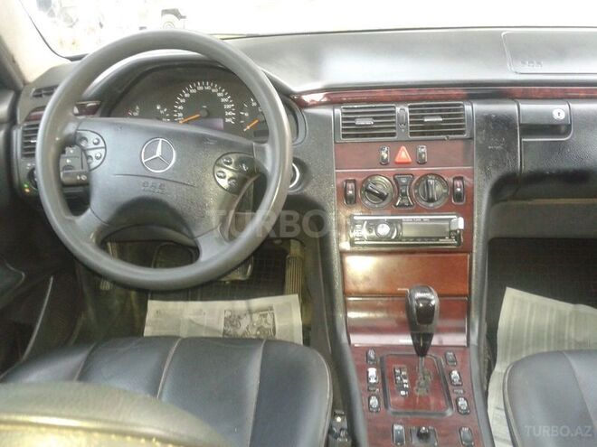 Mercedes E 220 2002, 200,000 km - 2.2 l - Sumqayıt