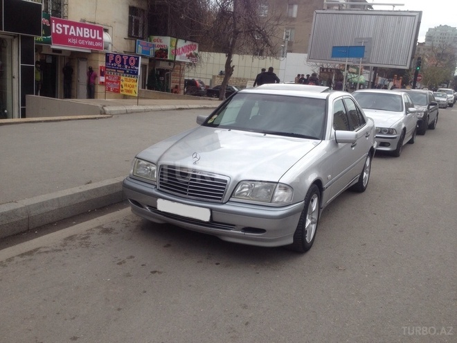 Mercedes C 220 2000, 182,500 km - 2.2 l - Bakı