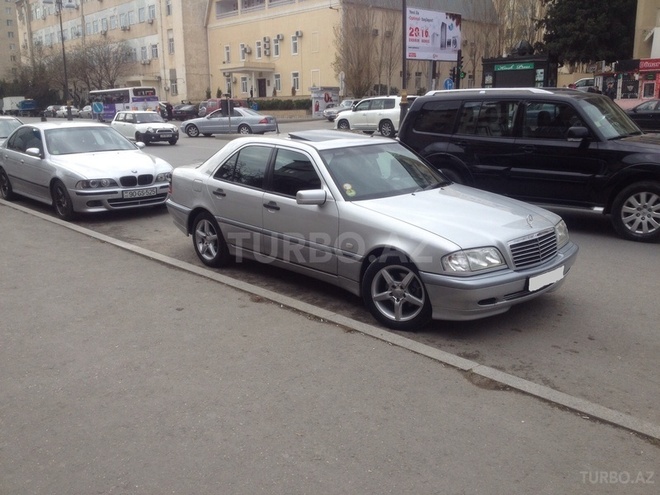 Mercedes C 220 2000, 182,500 km - 2.2 l - Bakı